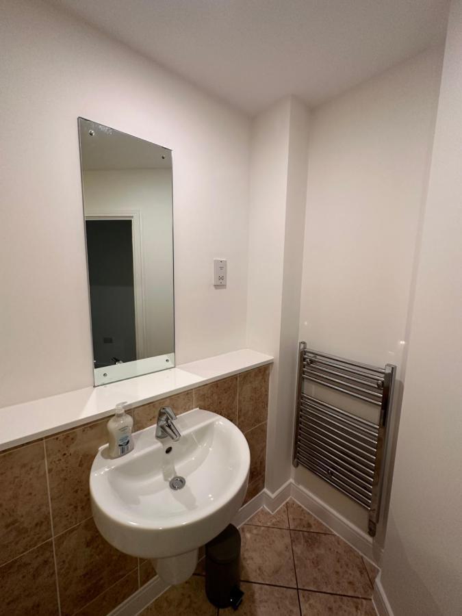 פארנבורו Luxury Apartments - Wallis Square, Farnborough מראה חיצוני תמונה