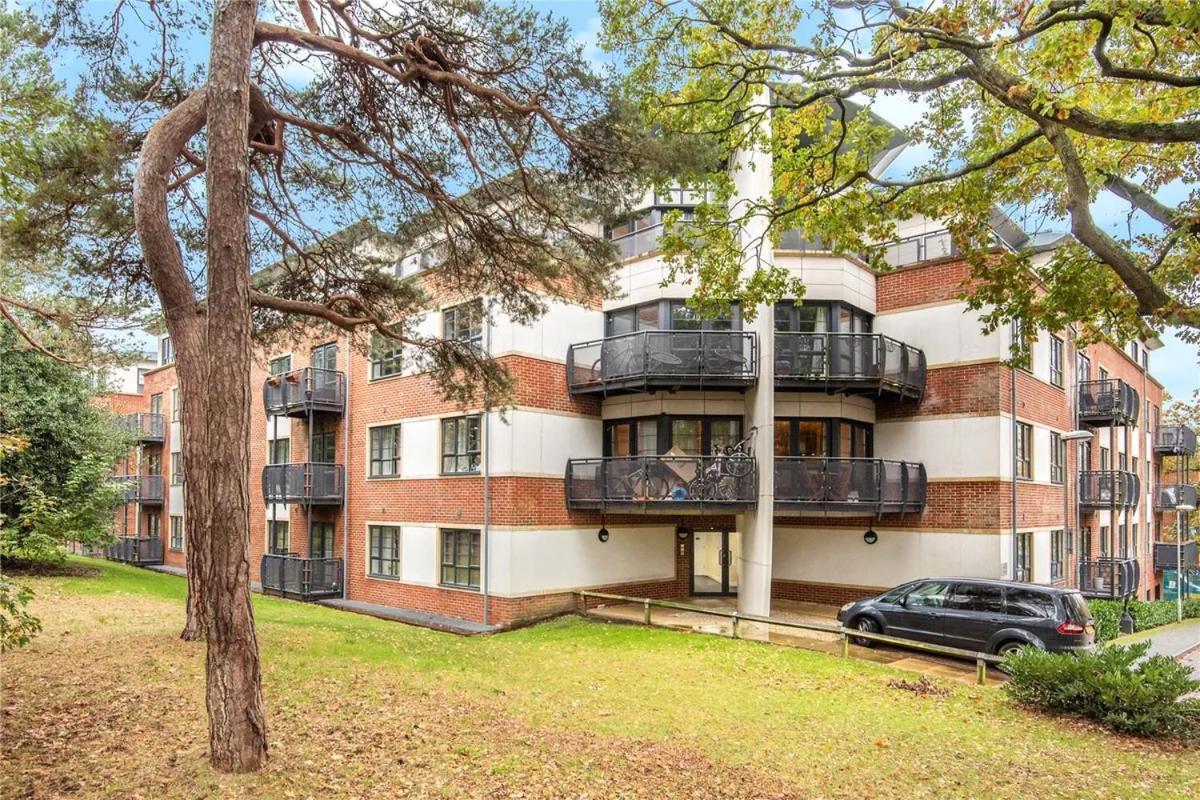 פארנבורו Luxury Apartments - Wallis Square, Farnborough מראה חיצוני תמונה